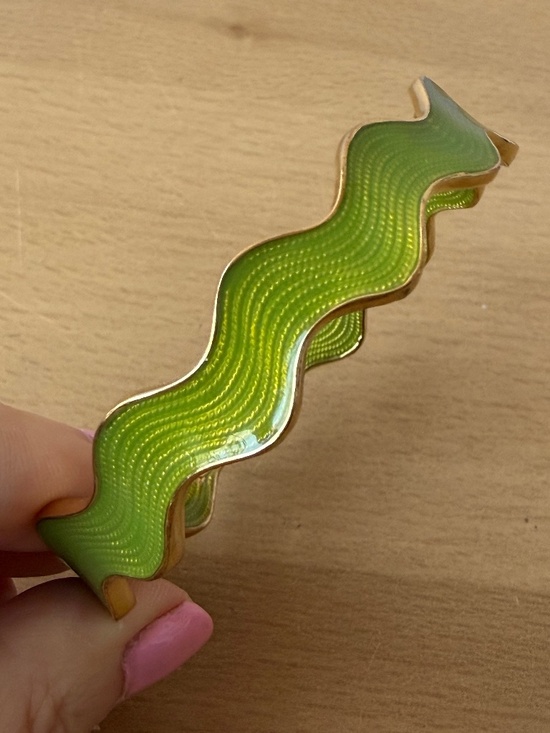 Jewelry - KATE SPADE NEW YORK AVOCADO GREEN ENAMEL WAIVY BANGLE BRACELET GOLD TONE METAL